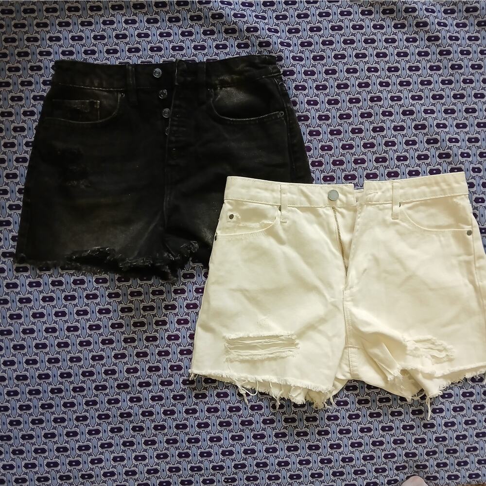 Lot of 2 pairs high waisted cutoff shorts, black‎ and white, size 26/27